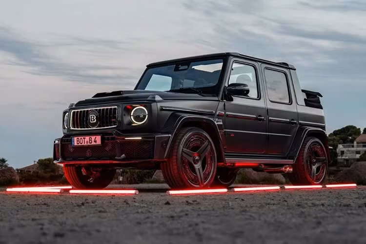 Mẫu xe SUV địa hình hạng sang Mercedes-AMG G63 đã quá quen thuộc với nhiều người. Tuy nhiên, một số chủ nhân đã biến chiếc xe này trở thành những tác phẩm độ độc đáo hơn. Mới đây Brabus đã tạo nên sự bất ngờ khi cắt bỏ phần mui xe, nâng công suất lên 900 mã lực.