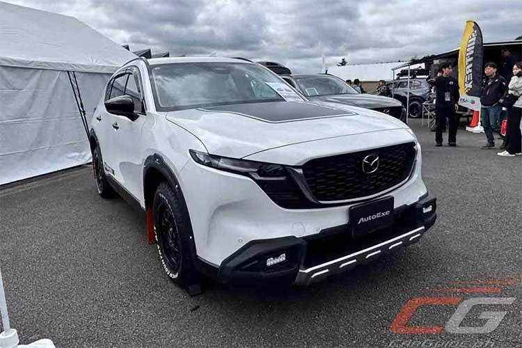 Bên cạnh những nâng cấp từ Autoexe, Mazda CX-5 thế hệ mới còn sở hữu một chi tiết khá đặc biệt bên trong cụm đèn pha LED lấy cảm hứng từ nghệ thuật kigumi của Nhật Bản.