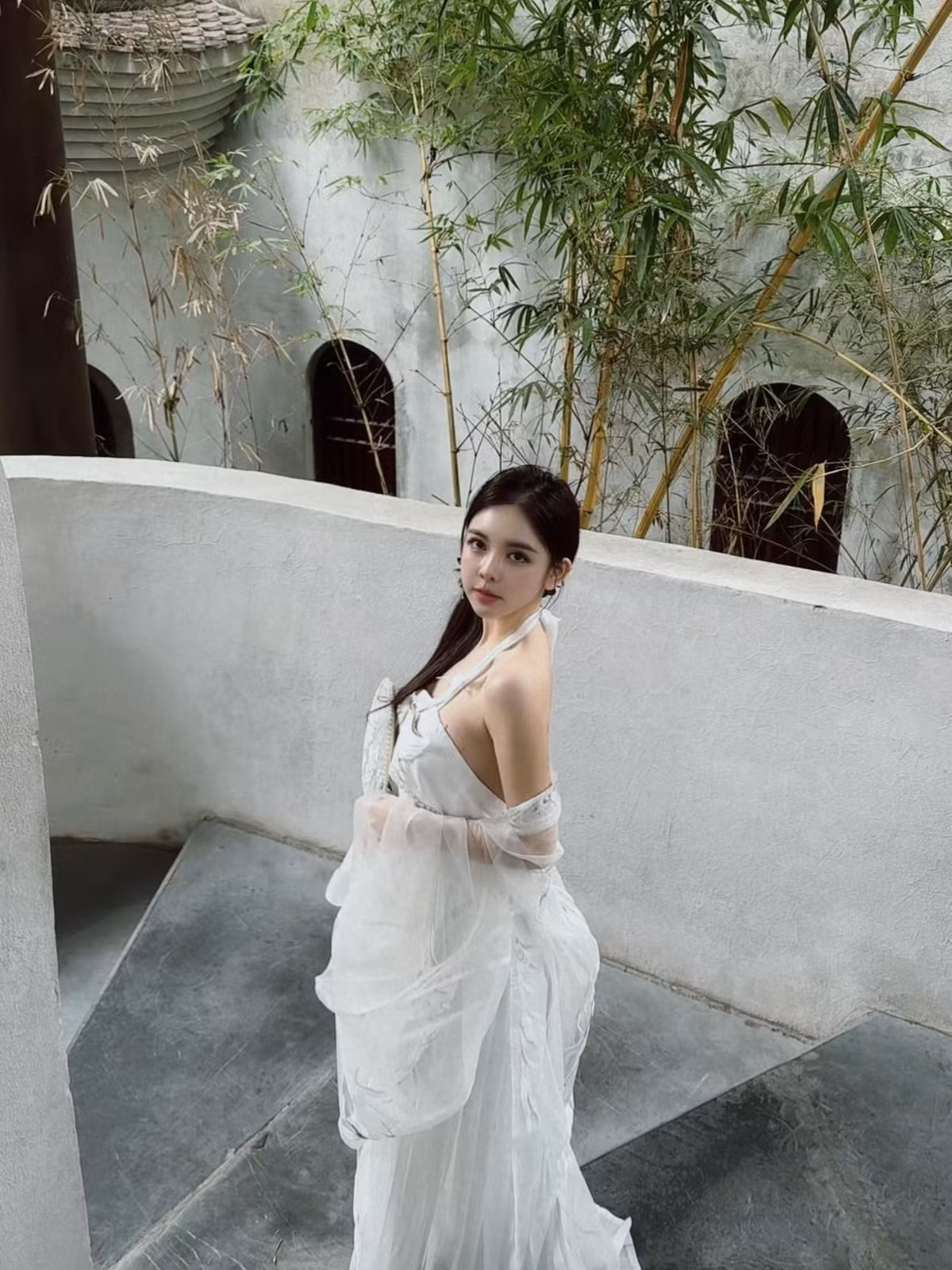 Nhiều người không thể nhận ra Huyền Châu của hiện tại khi cô nàng xinh đẹp và gợi cảm hơn nhiều.