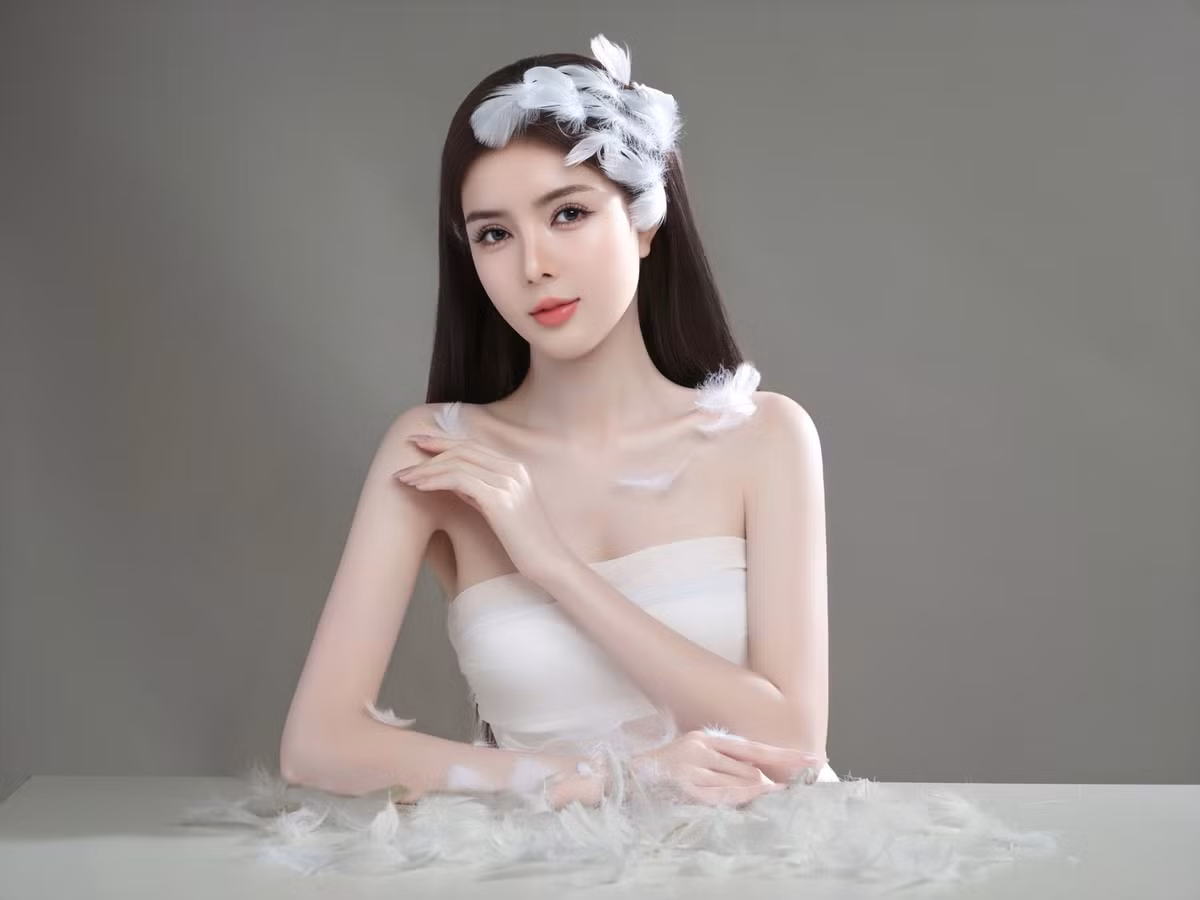 Lilly Luta hoạt động đa lĩnh vực với vai trò người mẫu, diễn viên và kinh doanh, xây dựng hình ảnh trưởng thành, độc lập và ngày càng chín muồi theo thời gian.