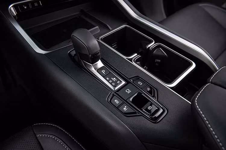 Sức hút của TX cũng được cho là đang tạo áp lực cạnh tranh trong phân khúc. Theo một số nguồn tin, Acura đang cân nhắc phát triển mẫu SUV lớn hơn MDX nhằm tiếp cận nhóm khách hàng cần không gian hàng ghế thứ ba rộng rãi.