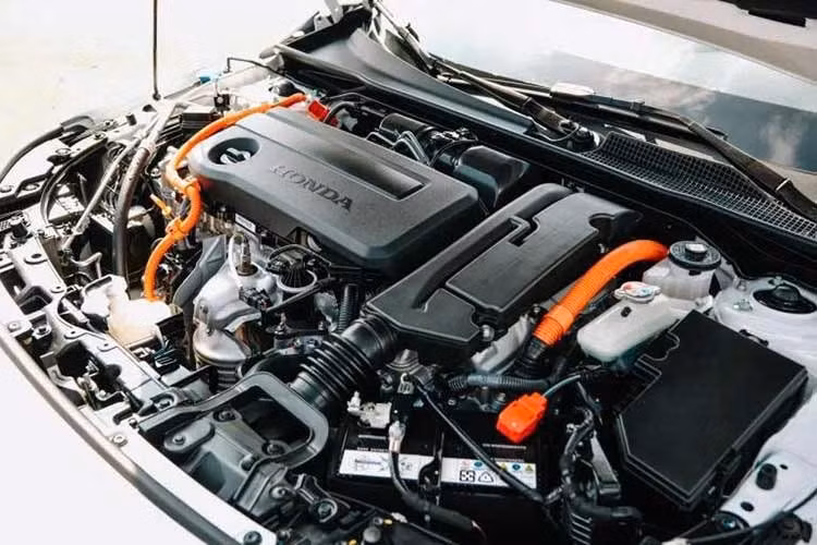 Trong khi đó, với cấu hình EL+, Honda bổ sung hai hệ thống BSI và CTM tương tự bản RS. Còn bản EL giữ nguyên trang bị. Điểm thay đổi duy nhất là hãng đã lược bớt tùy chọn màu bạc Lunar Silver Metallic.