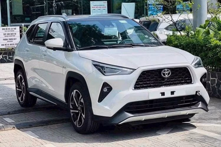 Toyota Yaris Cross: 1.230 xe ﻿Sau nhiều tháng dẫn đầu, Toyota Yaris Cross giảm xuống vị trí thứ hai với doanh số 1.230 xe, thấp hơn 200 xe so với tháng trước. Dù không còn giữ ngôi đầu, mẫu SUV cỡ B vẫn là một trong những cái tên có doanh số ổn định nhất thị trường nhờ duy trì cả phiên bản xăng và hybrid.