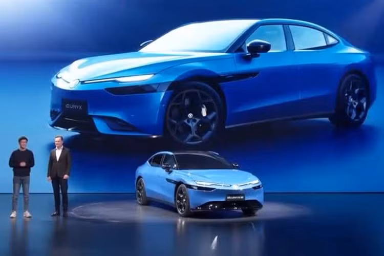 Thông tin về Volkswagen ID. Unyx 09 2027 mới vừa xuất hiện trong hồ sơ đăng kiểm của Bộ Công nghiệp và Công nghệ Thông tin Trung Quốc (MIIT). Đây là mẫu sedan cỡ lớn được phát triển trong khuôn khổ hợp tác chiến lược giữa Volkswagen và Xpeng.