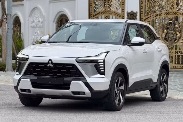 Mitsubishi Xforce: 1.095 xe ﻿Mitsubishi Xforce là một trong những mẫu xe có mức tăng trưởng đáng chú ý nhất tháng khi tăng thêm 402 xe, đạt doanh số 1.095 chiếc và trở lại top 10 sau một tháng vắng mặt. Kết quả này cho thấy sức hút của phân khúc SUV đô thị vẫn đang được duy trì trên thị trường.