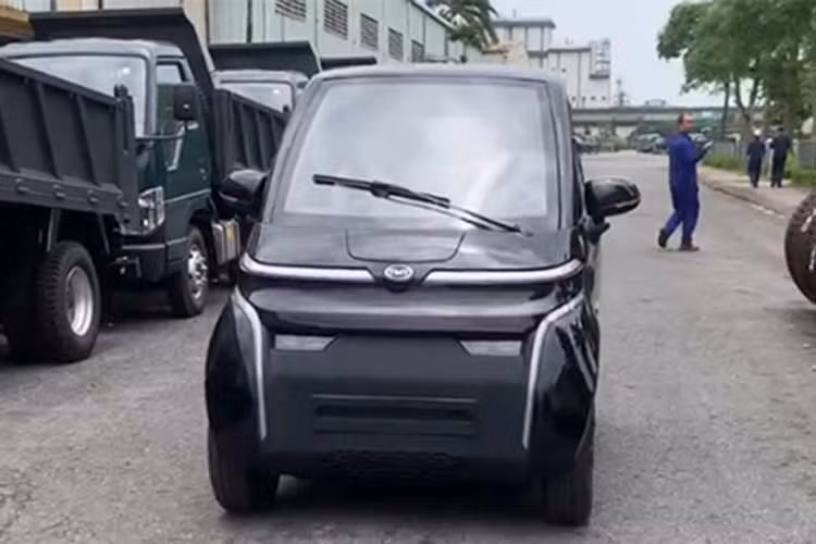 Vào hồi tháng 3/2026, TMT Motors đã công bố kế hoạch bán mẫu ôtô điện cở nhỏ giá rẻ Nano S05 ở thị trường Việt Nam. Đến nay, mẫu xe Trung Quốc này đã xuất hiện chạy thử trong nhà máy của TMT Motors trước ngày bán ra.