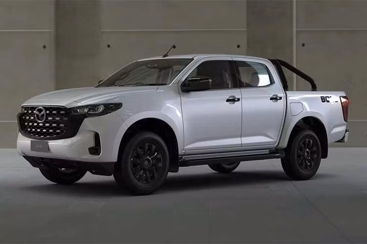 Mazda BT-50 2026 đã bắt đầu nhận đặt hàng tại Australia với giá khởi điểm từ 38.400 AUD (27.100 USD) cho phiên bản XS cabin đơn sử dụng động cơ diesel 2.2L và dẫn động cầu sau. Phiên bản cao cấp nhất BT-50 Thunder dạng cabin đôi, trang bị động cơ 3.0L và hệ dẫn động bốn bánh có giá 78.400 AUD (55.300 USD). Trong khi đó, phiên bản Boss mới được định vị ở giữa dải sản phẩm với giá 60.220 AUD (42.500 USD).