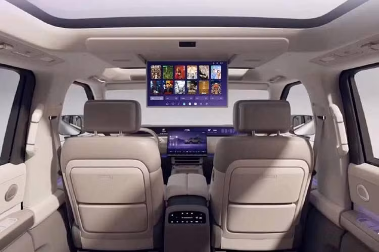 Cụ thể, cung cấp sức mạnh cho Freelander 8 tại thị trường Anh dự kiến là sự kết hợp giữa động cơ xăng 2.0L với hai mô-tơ điện, cho tổng công suất lên tới 626 mã lực.