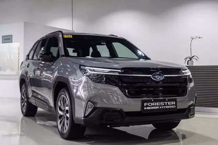 Như vậy, có vẻ việc tin đồn về việc Subaru Forester e-Boxer Hybrid sẽ chính thức được giới thiệu tại Việt Nam vào tháng 11 năm nay sắp trở thành sự thật. Tương tự phiên bản máy xăng đang bán ở Việt Nam, mẫu SUV cỡ C này sẽ được nhập khẩu nguyên chiếc từ Nhật Bản.