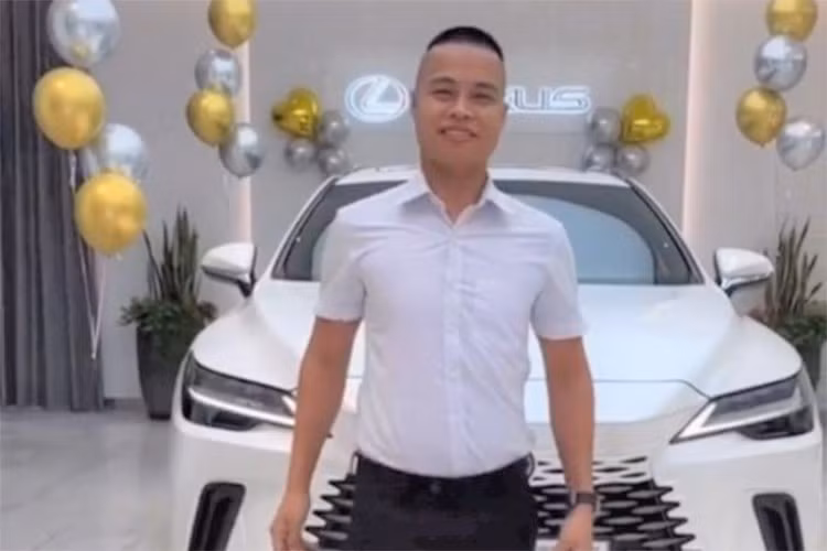 Tuy nhiên, từ đầu tháng 5/2025, kênh TikTok của "Gia Đình Hải Sen" bắt đầu mất nội dung, video bị ẩn, giỏ hàng mang tên thương hiệu của Lê Văn Hải cũng bất ngờ biến mất.