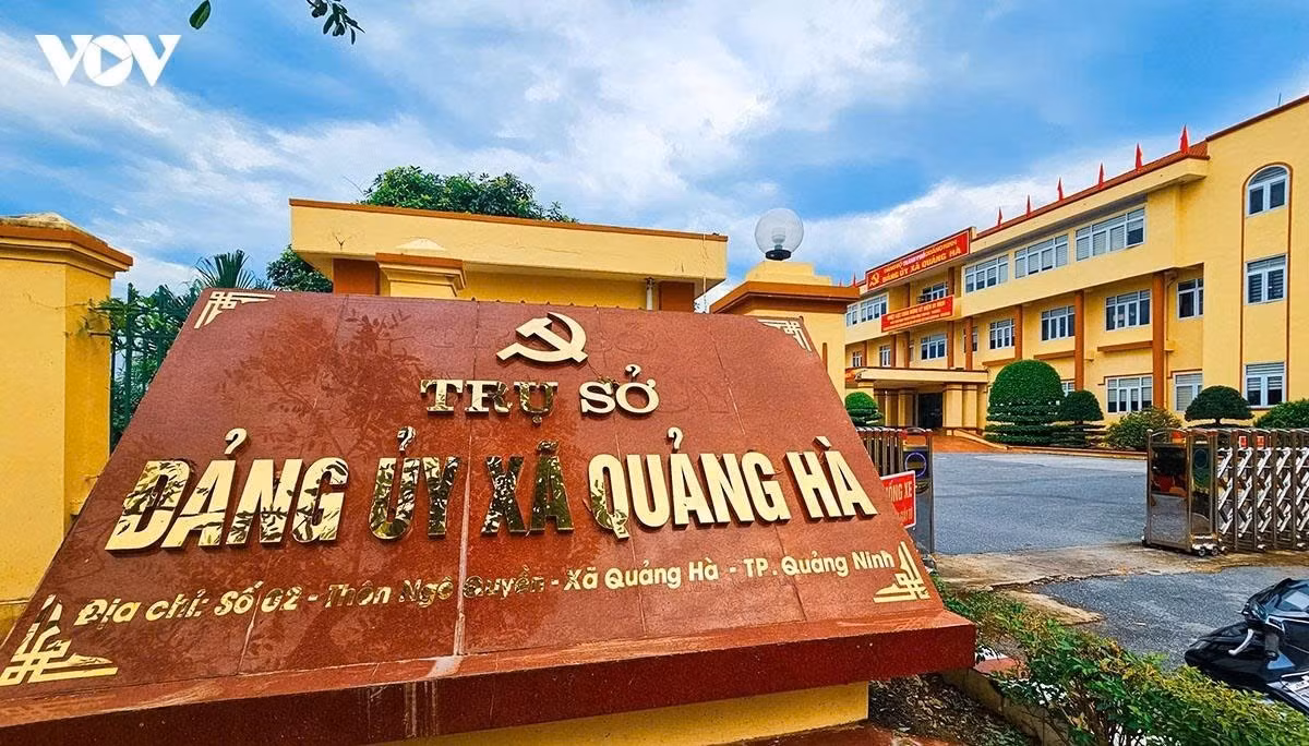 Việc thay đổi bảng biển được thực hiện song song với duy trì hoạt động tiếp nhận, giải quyết thủ tục cho người dân và doanh nghiệp.