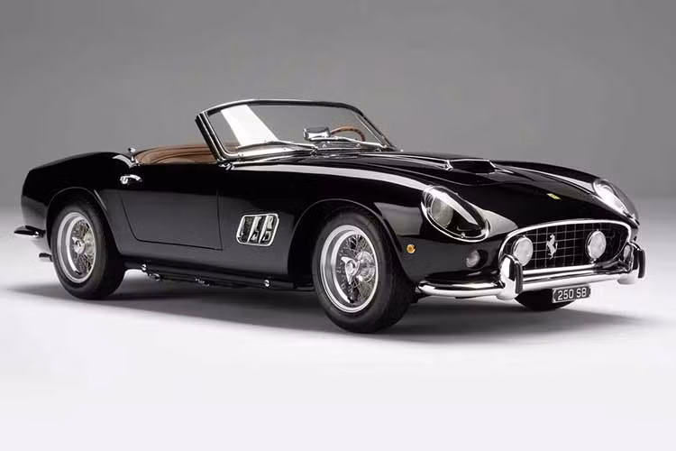 Hiện tại, chiếc Ferrari 250 GT LWB California Spider đang được nhà đấu giá RM Sotheby's rao bán tại sự kiện ModaMiami diễn ra cuối tuần này tại khách sạn Biltmore ở Coral Gables, Florida. Người bán hiện tại đã sở hữu chiếc xe này được 19 năm, nhưng sẵn sàng bán nó nếu có người sẵn lòng trả ít nhất 6,5 triệu USD (168 tỷ đồng).