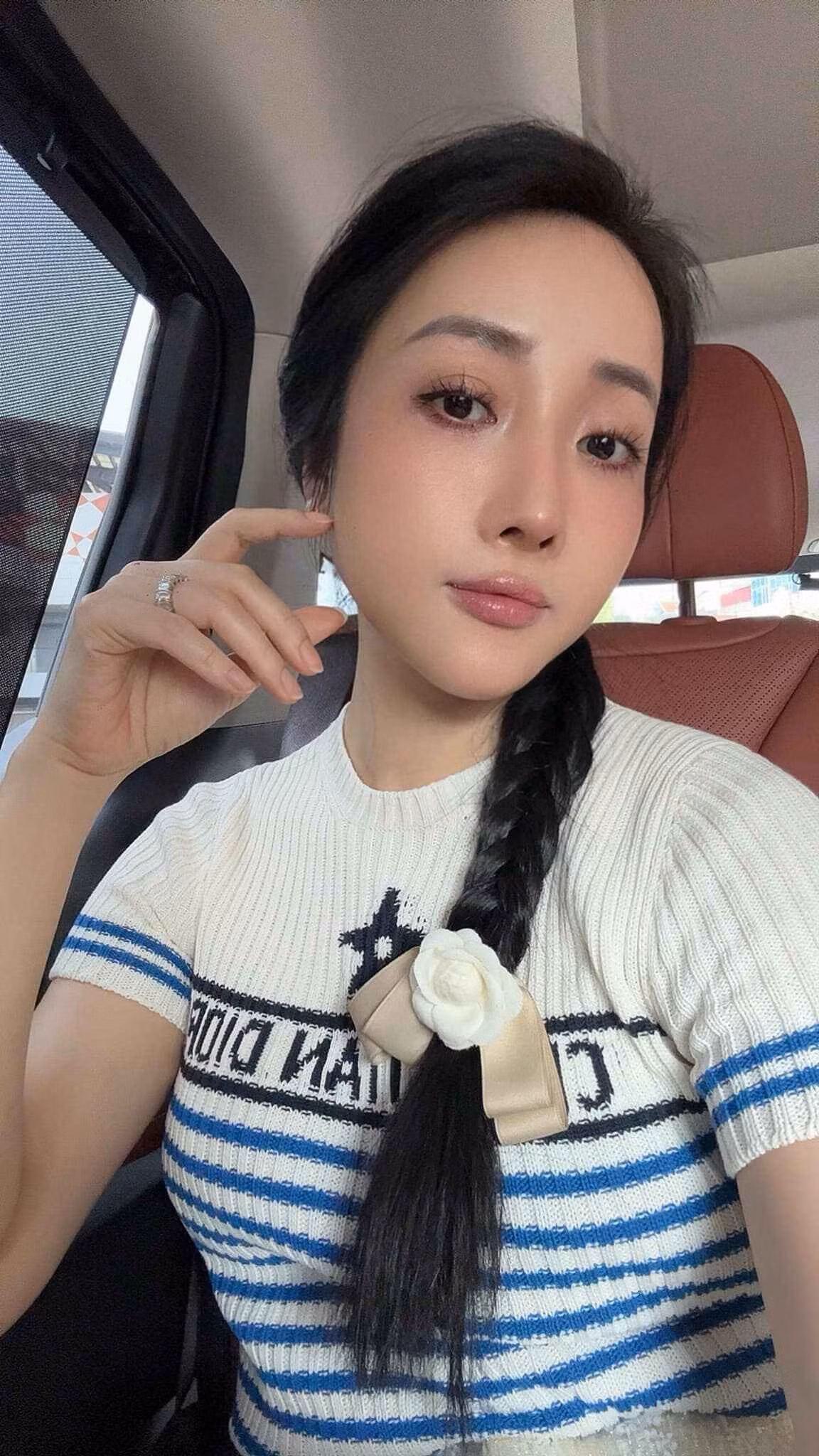 Cún Bông đã trải qua 1 lần đổ vỡ và đang sống hạnh phúc bên ông xã hiện tại cùng 7 người con xinh xắn. Cô mang thai lần đầu vào năm 21 tuổi, các em bé ra đời sau đó gồm bé Kẹo (sinh năm 2006), bé Beo (sinh năm 2010), bé Sữa (sinh năm 2015), bé Bơ (sinh năm 2019), bé Lạc (sinh năm 2022) và bé út (sinh năm 2023).