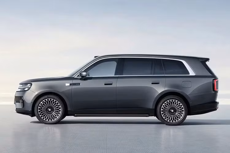 Không chỉ sở hữu kích thước thuộc nhóm SUV cỡ lớn, mẫu xe còn gây chú ý khi được phát triển theo hướng trở thành một không gian sinh hoạt đa năng, đồng thời đánh dấu bước chuyển mới của Xiaomi sang công nghệ xe điện mở rộng phạm vi hoạt động (EREV).