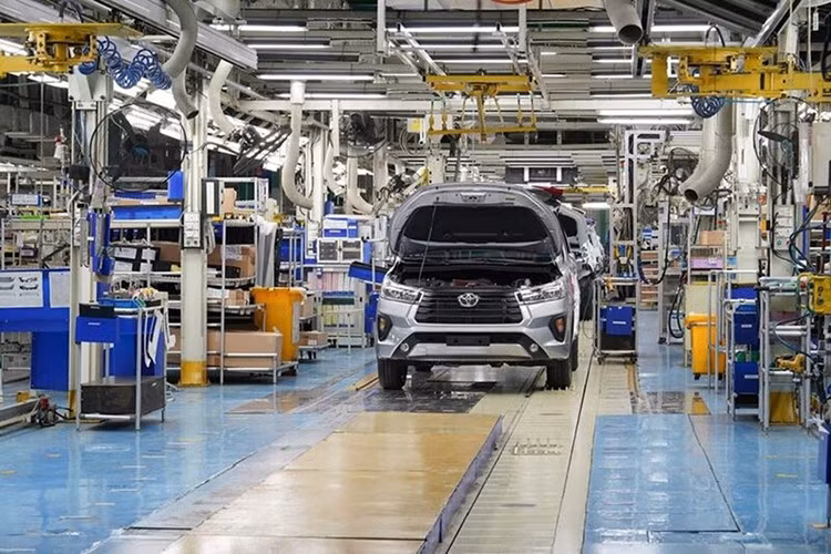 Theo số liệu mới công bố từ Hiệp hội Các nhà sản xuất ô tô Việt Nam (VAMA) và Hyundai Thành Công, ôtô bán chậm nhất tháng 6/2026 vừa qua vẫn chủ yếu là những cái tên quen thuộc. Các mẫu xe sedan và hatchback tiếp tục suy giảm sức hút, các mẫu xe SUV cỡ nhỏ và MPV gia đình giá mềm vẫn được khách hàng Việt ưu ái hơn.