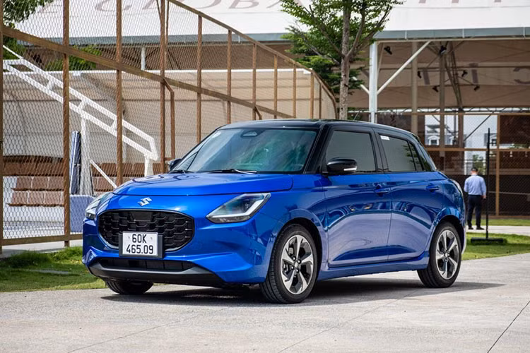 Suzuki Swift: 29 xe ﻿Suzuki Swift với doanh số 29 xe bán ra tháng 6 vừa qua, giảm mạnh 54% so với tháng 5, đây cũng là mức giảm sâu nhất trong nhóm xe bán chậm. Sau 6 tháng đầu năm, doanh số cộng dồn của mẫu hatchback này đạt 155 xe. Với mức giá chưa thực sự cạnh tranh và nguồn cung từng gián đoạn, cùng thiếtb kế hatchback cũ đã ảnh hưởng đáng kể đến sức mua của mẫu xe này.