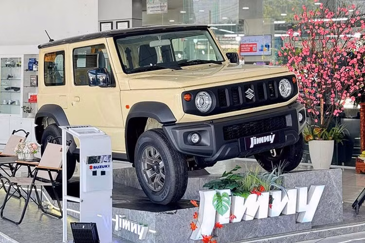 Suzuki Jimny: 37 xe ﻿Suzuki Jimny với doanh số 37 xe, tăng 5,7% so với tháng 5/2026, cộng dồn 6 tháng, doanh số mẫu này đạt 154 xe. Thiết kế đậm chất off-road giúp Jimny sở hữu nhóm khách hàng trung thành, nhưng mức giá khá cao so với kích thước và công năng khiến doanh số mẫu xe này khó có thể bứt phá.