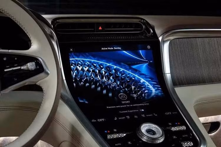 Bentley Torcal được trang bị hệ thống cửa đóng/mở bằng điện cho cả bốn vị trí. Cửa xe có thể kích hoạt thông qua nhiều phương thức khác nhau, đi kèm hệ thống cảm biến tích hợp giúp phát hiện vật cản nhằm tránh nguy cơ va chạm khi mở cửa. Để bù đắp việc thiếu vắng âm thanh động cơ đốt trong, Bentley sáng tạo hệ thống âm thanh giả lập "Bentley Dynamic Symphony" được thu âm từ các nhạc cụ thực tế như trống, viola và guitar bass.