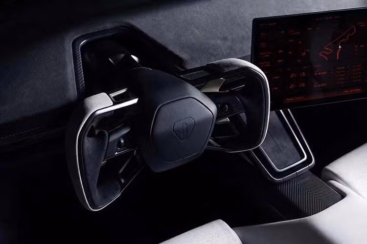 Cùng với khả năng bay, Tesla Roadster còn gây chú ý bởi những thông số vận hành đặc biệt ấn tượng. Theo Tesla, hệ thống động cơ đẩy khí lạnh không chỉ hỗ trợ xe rời khỏi mặt đất mà còn giúp cải thiện đáng kể khả năng tăng tốc. Trong buổi ra mắt, Tesla ban đầu công bố Roadster có thể tăng tốc từ 0-60 mph (0-96,56 km/h) trong đúng một giây.