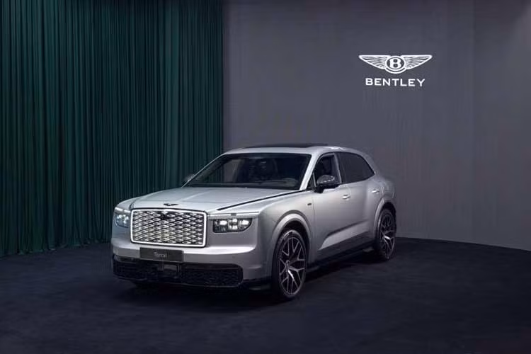 Bentley mang đến cho khách hàng khả năng cá nhân hóa phong phú với 7 màu sơn tiêu chuẩn, 88 màu tùy chọn cùng khả năng pha màu riêng theo yêu cầu. Nội thất xe sở hữu 15 tùy chọn màu da, 6 tùy chọn bọc chất liệu len cao cấp cùng 19 lựa chọn ốp gỗ nội thất khác nhau. Tại Hàn Quốc, xe có giá khởi điểm 330 triệu won (6,35 tỷ đồng). Phiên bản Torcal S có giá 360 triệu won (6,92 tỷ đồng).