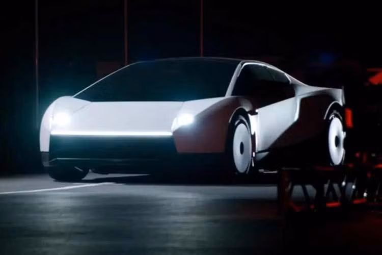 Tesla cũng cho biết Roadster có thể đạt tốc độ tối đa trên 230 mph, tương đương hơn 370 km/h. Dù vậy, Elon Musk còn đặt mục tiêu cao hơn khi muốn phiên bản thương mại có thể đạt tốc độ bằng một nửa tốc độ âm thanh, tương đương hơn 617 km/h. Đây là mục tiêu cực kỳ tham vọng và hiện chưa có bằng chứng cho thấy Roadster phiên bản sản xuất có thể đạt được thông số này.