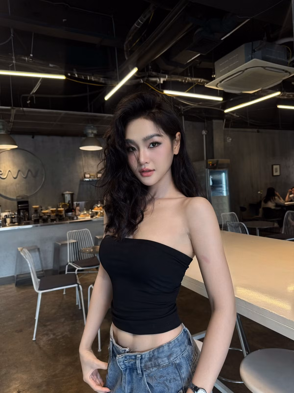 Nhiều người nhận xét Cù Thị Trà sở hữu gương mặt "búng ra tiểu tam"