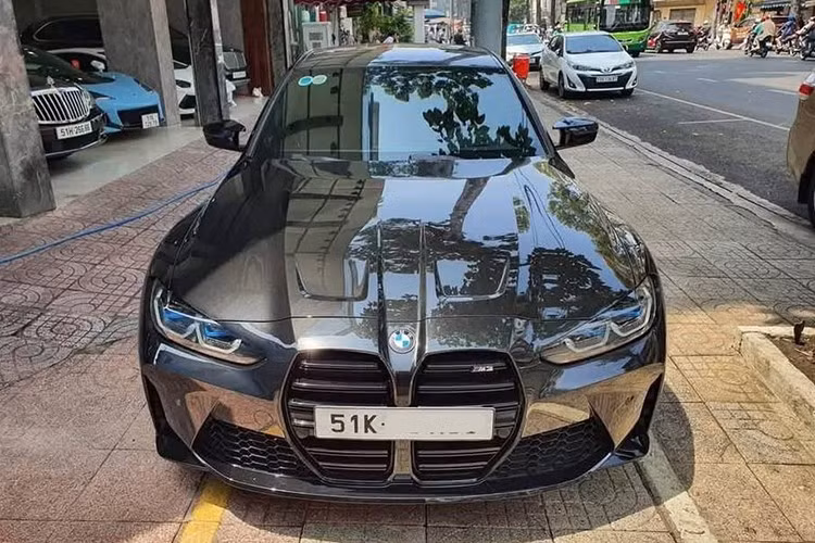 BMW M3 G80 đang làm mưa làm gió tại Việt Nam với bản nâng cấp mới nhất, đang được phân phối chính hãng với giá từ 5 tỷ đồng, chưa bao gồm các tùy chọn thêm cũng như chi phí lăn bánh sẽ tốn thêm tầm 500 triệu đến 600 triệu đồng.