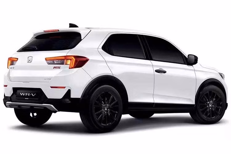 Bên ngoài, Honda WR-V 2026 nâng cấp sở hữu thiết kế tổng thể tương tự trước đây. Thay đổi đáng chú ý nhất ở bên ngoài là tùy chọn sơn hai tông màu mới dành riêng cho phiên bản RS cao cấp nhất. Bản này kết hợp màu đỏ Blazing Red Pearl với nóc xe đen tương phản.