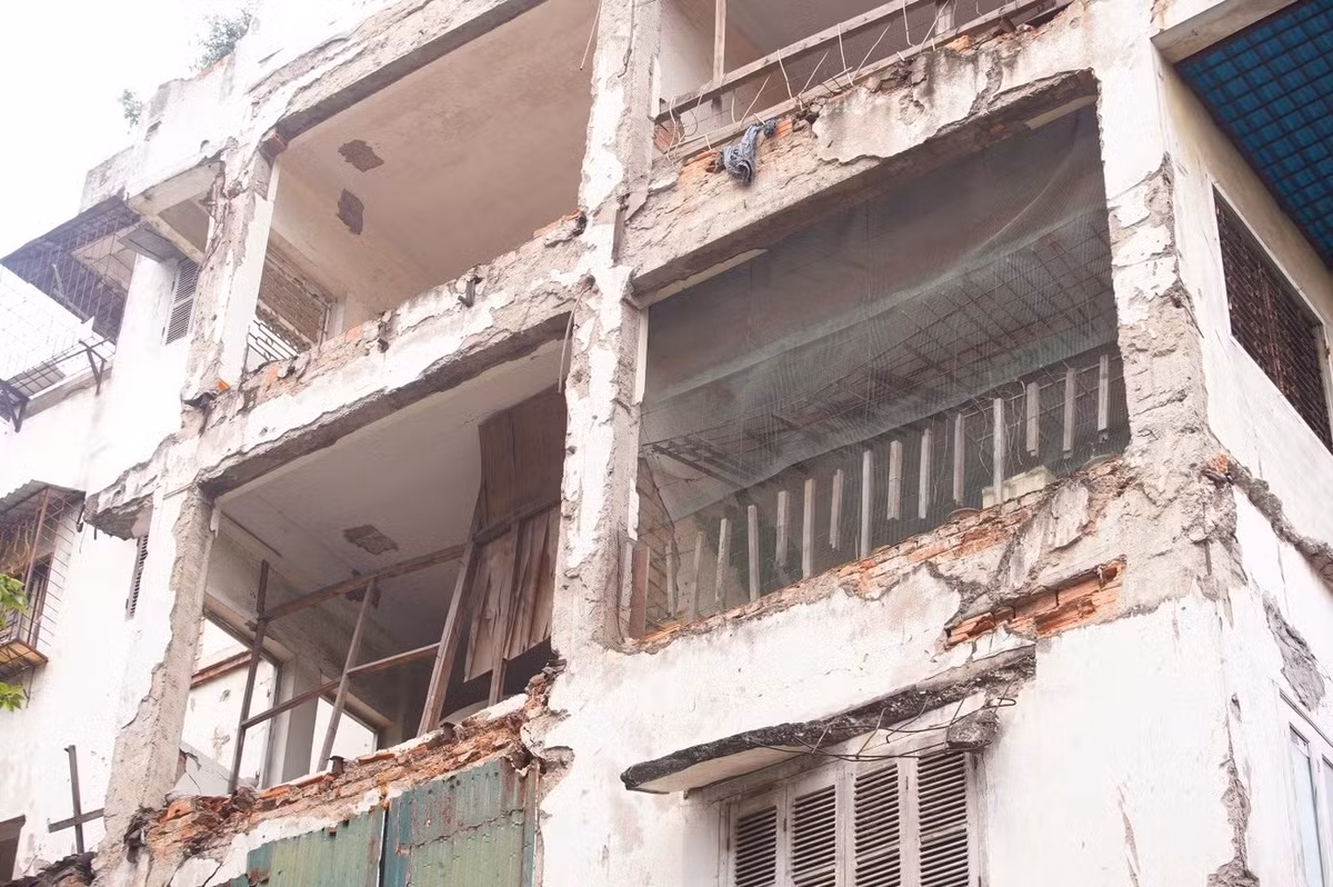 Dự án do Công ty Cổ phần Đầu tư và Phát triển Bách Khoa làm chủ đầu tư. Trong đó, 43 hộ dân sẽ được bố trí tái định cư với diện tích căn hộ mới lớn hơn khoảng 1,3 lần so với căn hộ cũ.
