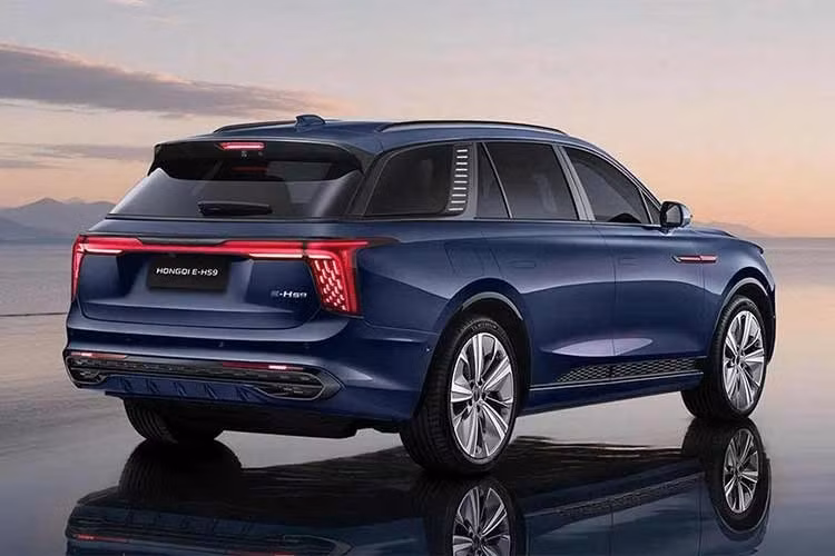 Cung cấp năng lượng cho xe là bộ pin NMC dung lượng 120 kWh, cho phạm vi hoạt động tối đa 548 km theo chuẩn WLTP. Hệ thống hỗ trợ sạc nhanh DC công suất tối đa 140 kW, cho phép sạc từ 10% lên 80% trong 48 phút.