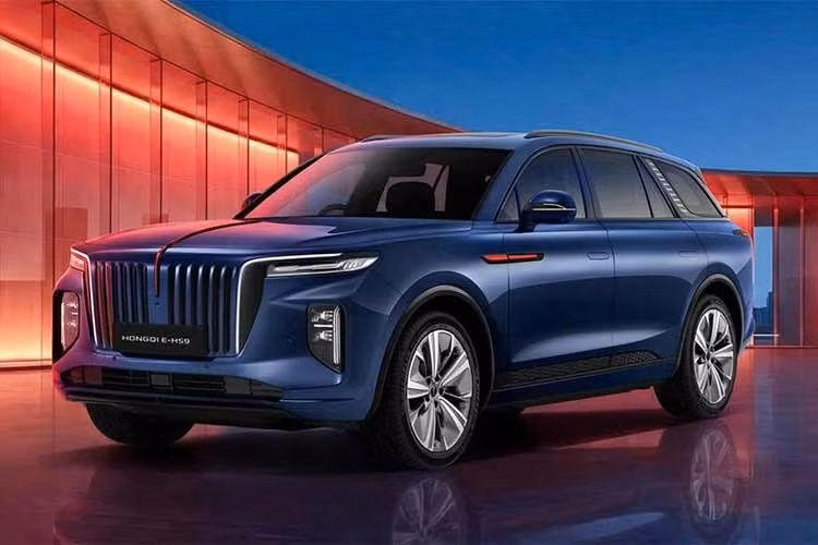 Hongqi E-HS9 2026 mới đã chính thức được giới thiệu tại thị trường Thái Lan. Về kích thước, E-HS9 có chiều dài 5.209 mm, rộng 2.010 mm, cao 1.713 mm và chiều dài cơ sở 3.110 mm. Với thông số này, mẫu SUV điện Trung Quốc nằm cùng phân khúc với các đối thủ như Mercedes-Benz GLS, BMW X7 hay Zeekr 9X.