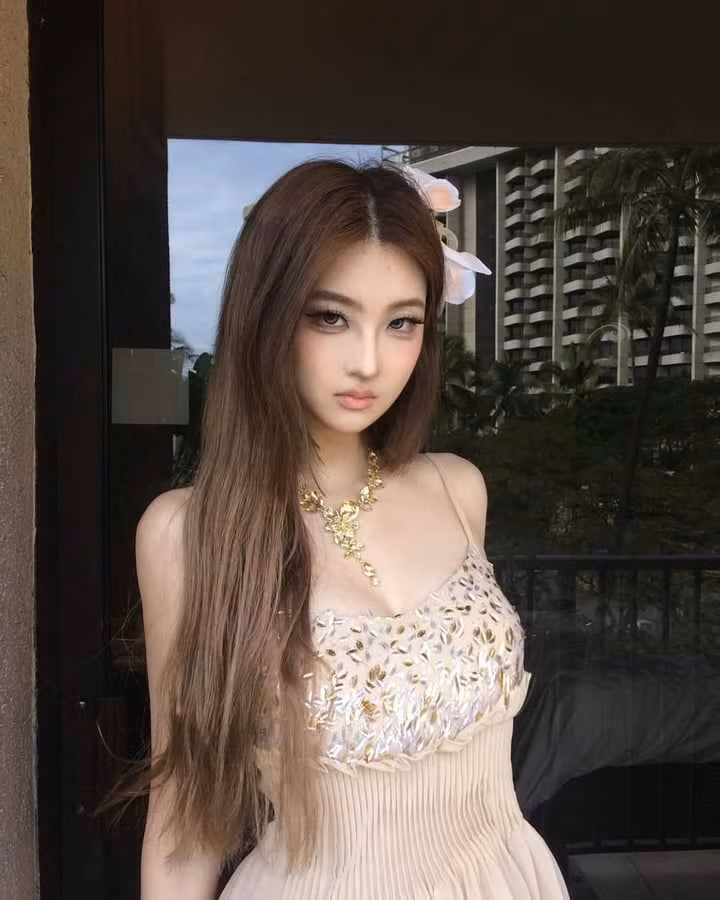 Shirley Yu không chỉ có ngoại hình cuốn hút. Cô là một tay đập chủ lực của đội tuyển, thi đấu với tốc độ nhanh và khả năng xử lý bóng cực kỳ tinh tế.