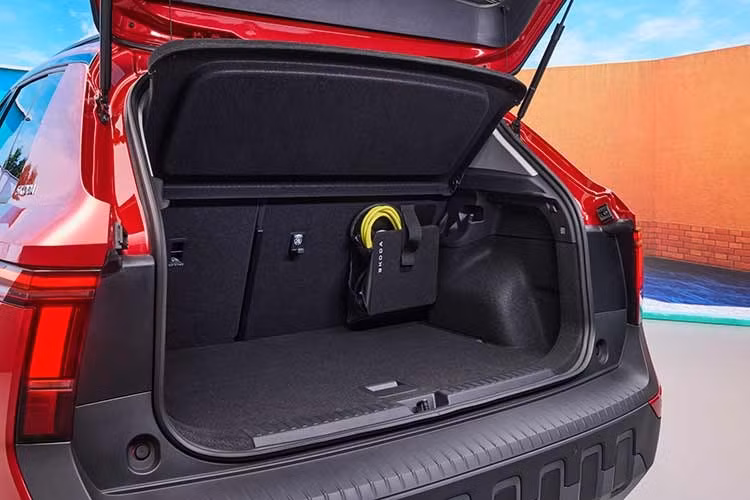 Skoda Epiq sử dụng hệ truyền động dẫn động cầu trước (FWD) với động cơ điện đồng bộ nam châm vĩnh cửu. Xe có hai tùy chọn công nghệ pin (LFP hoặc NMC) tương ứng với ba phiên bản.