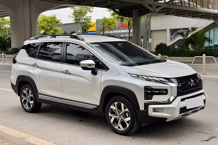 Một chiếc Mitsubishi Xpander Cross 1.5 AT sản xuất năm 2024 mới đây đã được chào bán trên thị trường xe cũ với mức giá 595 triệu đồng, đã thu hút sự chú ý của nhiều người dùng tìm kiếm mẫu MPV gầm cao thực dụng cho gia đình.
