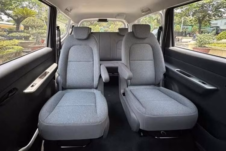 Cung cấp sức mạnh cho Wuling Grango EV là mô-tơ điện công suất 101 mã lực, mô-men xoắn cực đại 180 Nm. Xe sử dụng bộ pin LFP dung lượng 32,6 kWh, cho phạm vi hoạt động khoảng 300 km sau mỗi lần sạc đầy theo chuẩn CLTC.