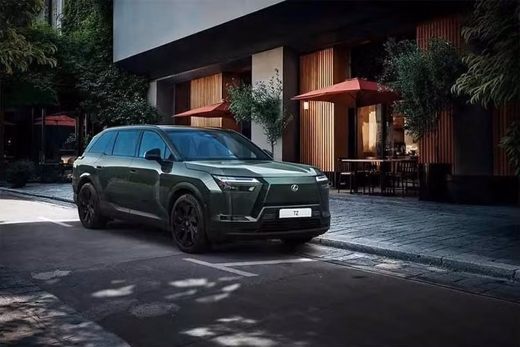 Lexus TZ là mẫu SUV điện hạng sang đã lần đầu tiên ra mắt vào hồi đầu tháng 5/2026. Đến nay, Lexus đã xác nhận kế hoạch bán mẫu xe này ở thị trường Việt Nam. Theo đó, TZ sẽ được phân phối chính hãng vào khoảng đầu năm 2027. Đây sẽ là mẫu xe điện thứ hai của Lexus ở Việt Nam, sau ES 500e.