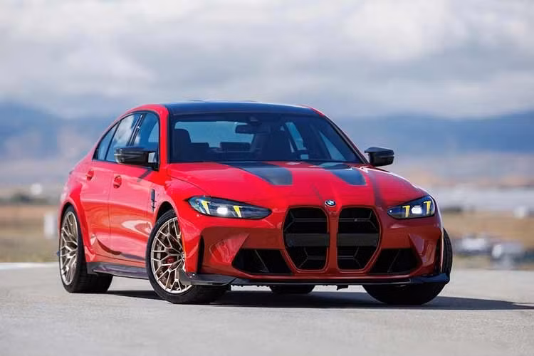 BMW M3 thế hệ hiện hiện tại sắp ngừng sản xuất, và BMW đã quyết định đánh dấu sự kiện này bằng một phiên bản CS nhắm thẳng vào những người đam mê xe thể thao đích thực.