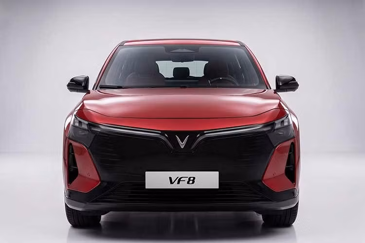 Khách hàng đặt cọc VF8 thế hệ mới trong 8 ngày đầu tiên (27/5 - 3/6) sẽ được ưu đãi thêm 51 triệu đồng, bên cạnh các chính sách ưu đãi chung theo chương trình "Mãnh liệt vì tương lai xanh" đang được VinFast áp dụng. Dự kiến những chiếc xe VF8 thế hệ mới đầu tiên sẽ được bàn giao cho khách hàng vào cuối tháng 7.