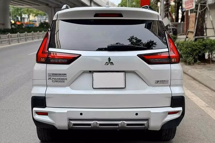 Mitsubishi Xpander Cross 2024 là dòng xe 7 chỗ có khoảng sáng gầm cao, hướng tới nhóm khách hàng cần một mẫu xe đa dụng để phục vụ gia đình hoặc chạy dịch vụ cao cấp. Điểm đáng chú ý nằm ở mức Odo chỉ khoảng hơn 2 vạn, là quãng đường sử dụng khá thấp với một mẫu xe gia đình sau 2 năm sử dụng.