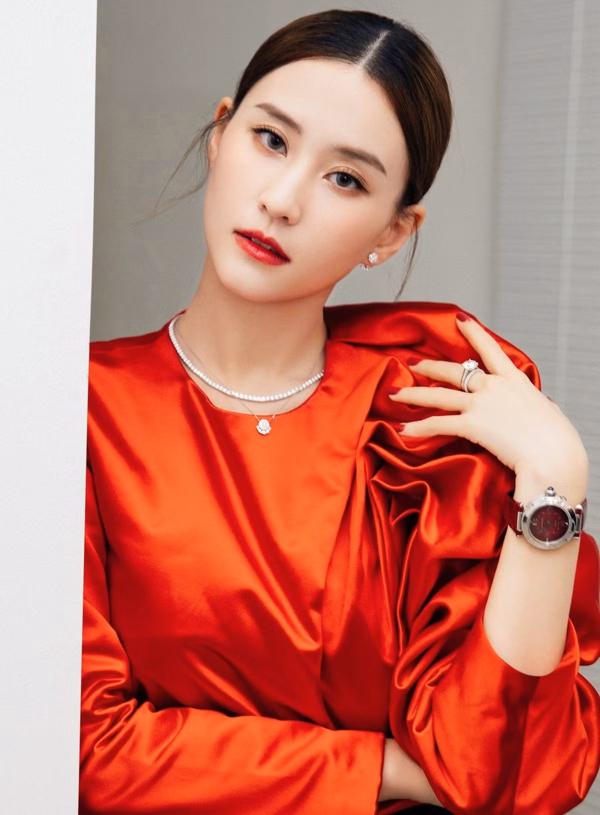 Hà Siêu Liên lựa chọn ngành Kinh tế và hoàn thành chương trình với kết quả cao. Điều này cho thấy định hướng học tập của cô không dừng ở danh tiếng mà tập trung vào môi trường đòi hỏi năng lực thực sự.