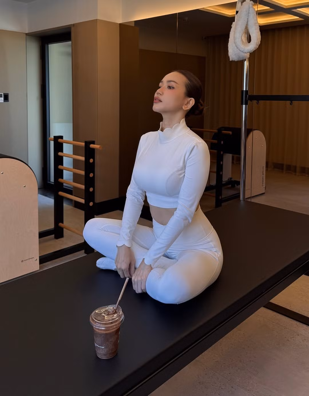 Sĩ Thanh cho thấy rằng, việc duy trì một lối sống lành mạnh, chăm chỉ tập luyện là cách tốt nhất để "lão hóa ngược" và giữ mãi vẻ thanh xuân.