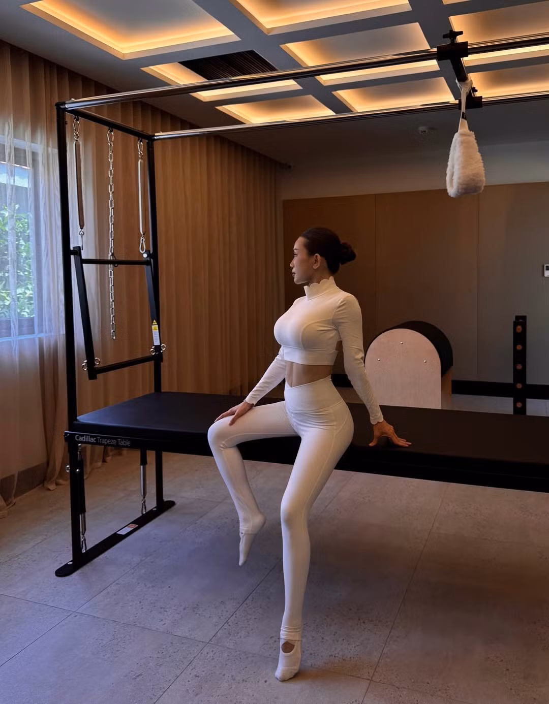 Dù đã bước vào tuổi U40, Sĩ Thanh vẫn luôn khiến công chúng phải trầm trồ trước vóc dáng thon gọn, săn chắc và vẻ ngoài trẻ trung đáng kinh ngạc.