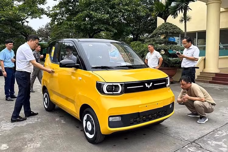 Trong đó, VF3 thu hút sự chú ý nhờ lợi thế thương hiệu trong nước và hệ thống phân phối rộng. Theo số liệu bán hàng, mẫu xe này đạt doanh số 44.585 chiếc trong năm 2025 và trở thành mẫu ô tô bán chạy nhất toàn thị trường.