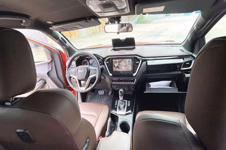 Những chiếc Isuzu D-Max có mức giảm sâu thuộc bản cũ. Xe nhập khẩu Thái Lan nên đây được xem là món hời đối với những người không coi trọng hình thức và mẫu mã.
