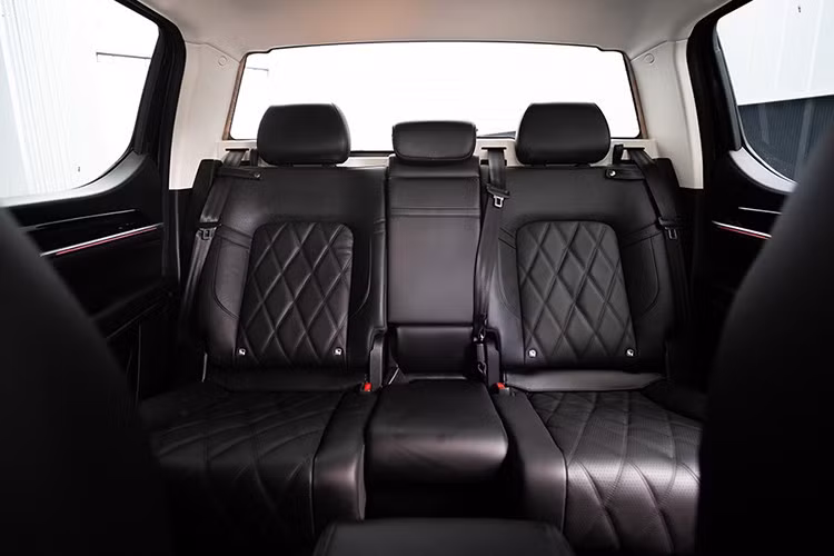 Bản máy dầu diesel và hybrid sạc ngoài (PHEV). Phiên bản diesel nhiều khả năng là động cơ tăng áp 2.4L cho công suất khoảng 181 mã lực, mô-men xoắn cực đại 480 Nm, kết hợp hộp số tự động 9 cấp. Mức tiêu thụ nhiên liệu được công bố khoảng 8,6 lít/100 km đối với phiên bản dẫn động bốn bánh.