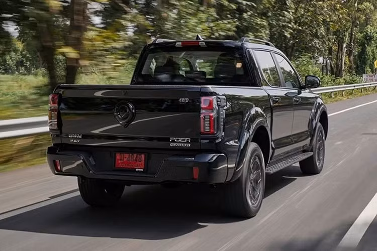 Bản PHEV là sự kết hợp giữa động cơ xăng tăng áp 2.0L với mô-tơ điện, sản sinh tổng công suất 402 mã lực và mô-men xoắn 750 Nm. Hệ truyền động này đi kèm bộ pin dung lượng 37,11 kWh, cho phạm vi vận hành thuần điện khoảng 115 km theo chuẩn NEDC hoặc 86 km theo chuẩn WLTC.