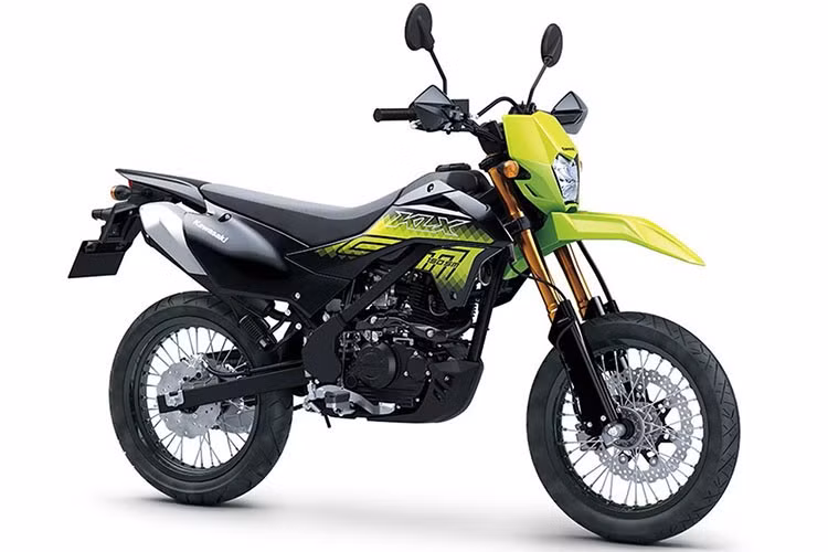 Phiên bản KLX150SM SE được bổ sung bảng đồng hồ kỹ thuật số, ốp bảo vệ tay lái và tấm chắn gầm động cơ. Tại Indonesia, Kawasaki KLX150SM 2027 có giá bán từ 39,1 triệu Rupiah (khoảng 57 triệu đồng). Trong khi đó, phiên bản KLX150SM SE được niêm yết ở mức 41,5 triệu Rupiah (tương đương 60,7 triệu đồng).