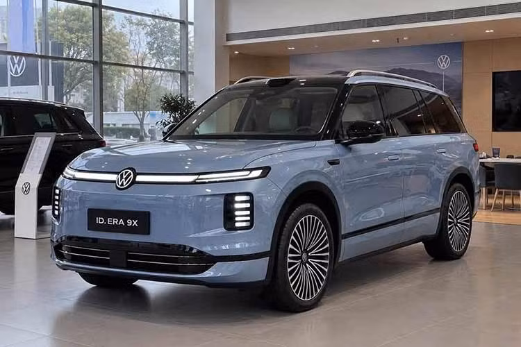 Theo kế hoạch công bố ban đầu, Volkswagen dự kiến bàn giao ID. Era 9X từ cuối tháng 10/2026. Tuy nhiên, một số đại lý đã thông báo thời gian giao xe sang tháng 1/2027 đối với các đơn đặt hàng trong tháng 9/2026, cho thấy lịch nhận xe có thể khác nhau tùy từng đợt đặt hàng. Sự xuất hiện của ID. Era 9X tại Việt Nam là bước tiến mới trong kế hoạch mở rộng danh mục xe điện hóa của Volkswagen.