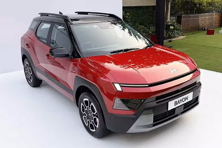 Tại Ấn Độ, Hyundai Bayon được phân phối với 11 phiên bản cùng mức giá khởi điểm từ 999.900 rupee (khoảng 271,29 triệu đồng) vàmức 489 triệu đồng đối với bản cao cấp nhất. Xe sẽ xuất khẩu tới hơn 50 thị trường và hiện thông tin mẫu xe này được đưa về Việt Nam hiện vẫn còn là ẩn số.