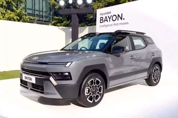 Mẫu SUV đô thị Hyundai Bayon 2026 này đã được ra mắt ngày 14/10, đồng thời với màn trình làng tại châu Âu trong khuôn khổ Paris Motor Show, hướng tới cạnh tranh trong phân khúc SUV cỡ nhỏ vốn có mức độ cạnh tranh cao tại Ấn Độ.